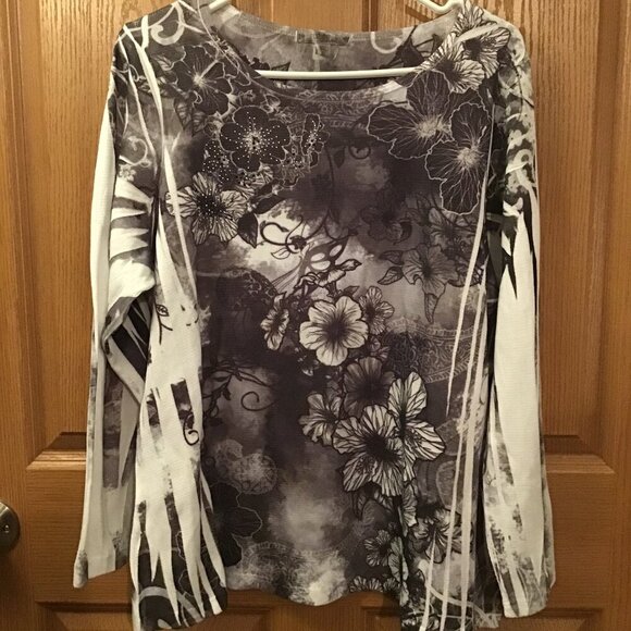 Suzee Gray & White Shirt - Picture 1 of 2